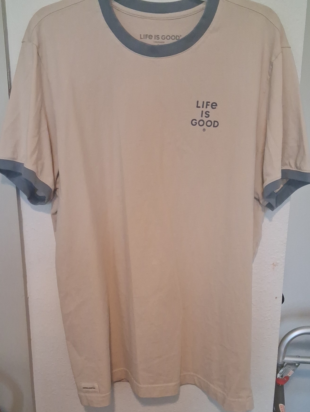 Life Is Good Men’s Beige T‑Shirt with Gray Blue Slate Trim Size L